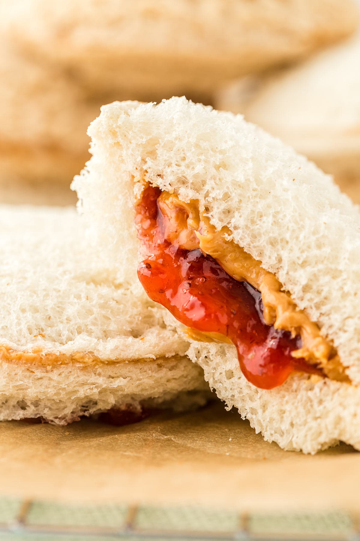 Uncrustables Sandwich Cutter and Sealer - Crustless Bread Sandwich Cutter  for Ki
